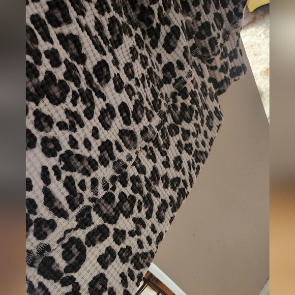Big Fit Leopard Print Waffle Knit Pullover - Black & White - Picture 5 of 5